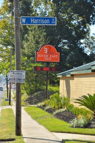 River East Inn: 2020 Highland Road, Baton Rouge, LA 70802